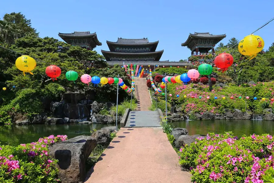 Chùa Yakcheonsa Jeju