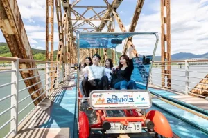 Du lịch Hàn Quốc - Trải nghiệm đạp xe trượt trên đường ray qua Cầu Nakdong