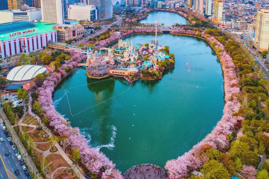 Hồ Seokchon cạnh Lotte World Seoul mùa xuân Hồ Seokchon cạnh Lotte World Seoul mùa xuân