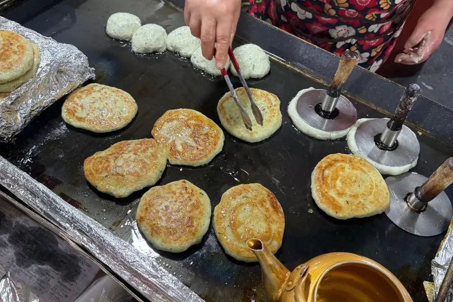 Hotteok – bánh rán nhân ngọt thơm lừng