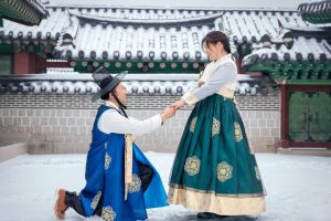 Khách mặc Hanbok tại Gyeongbokgung