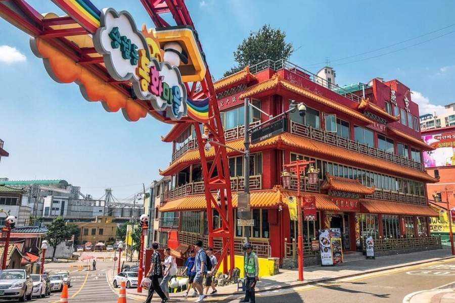 Khám Phá Làng Cổ Tích Songwol-dong, Thiên Đường Bích Họa Cách Seoul Chỉ 1 Giờ Tàu