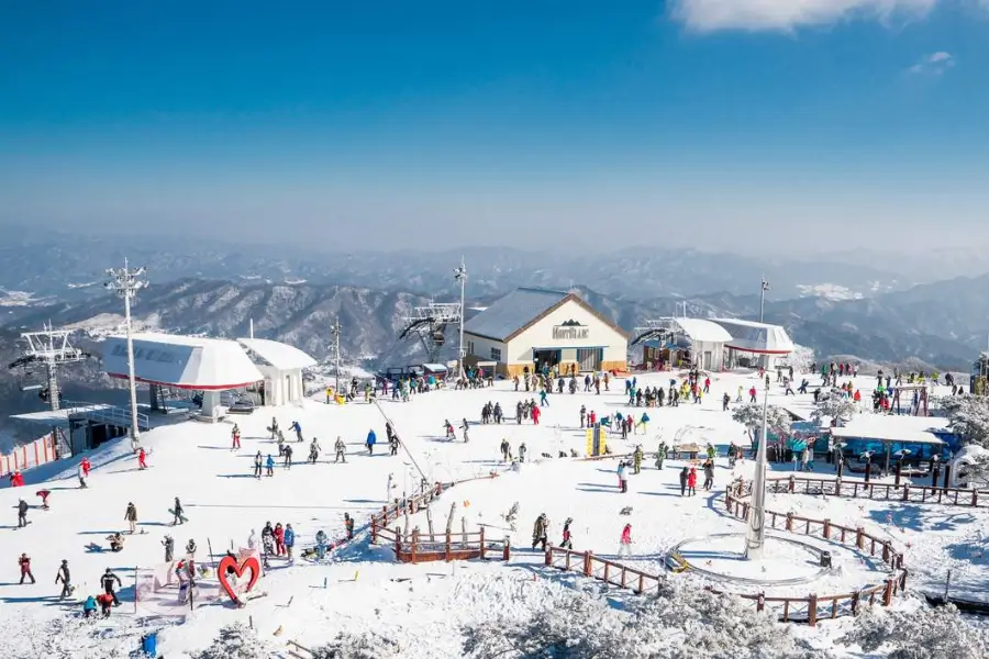 Phoenix Snow Park – kết hợp trượt tuyết và nghỉ dưỡng