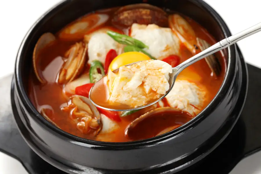 Sundubu jjigae – canh đậu phụ non mềm cay nhẹ