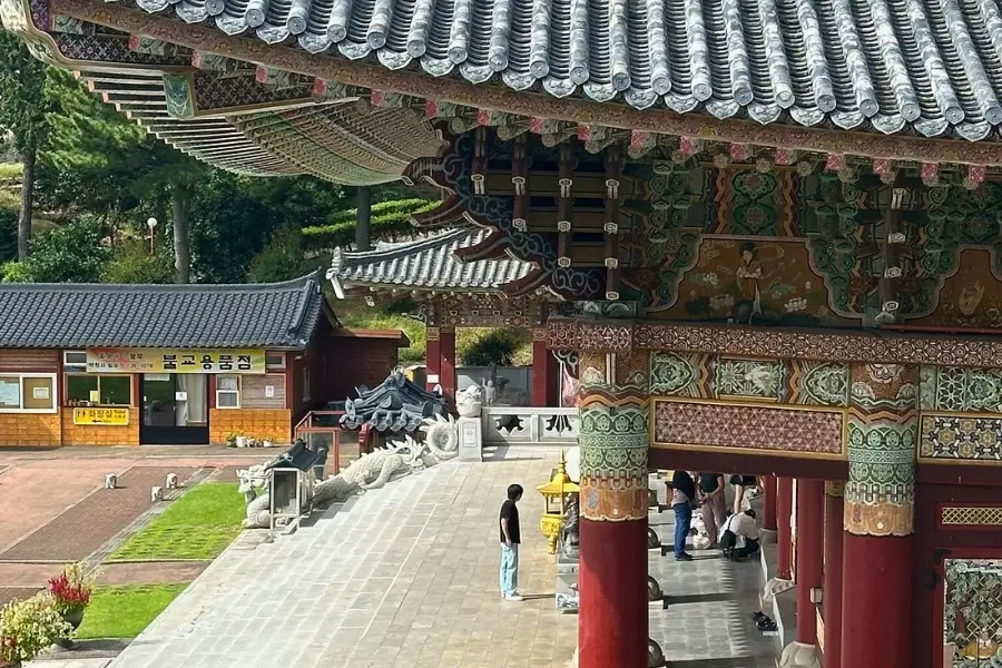 Thời điểm đi chùa Yakcheonsa