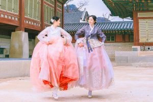 Trải nghiệm thuê Hanbok tại cung điện Gyeongbokgung giúp bạn đắm chìm trong văn hóa Hàn Quốc
