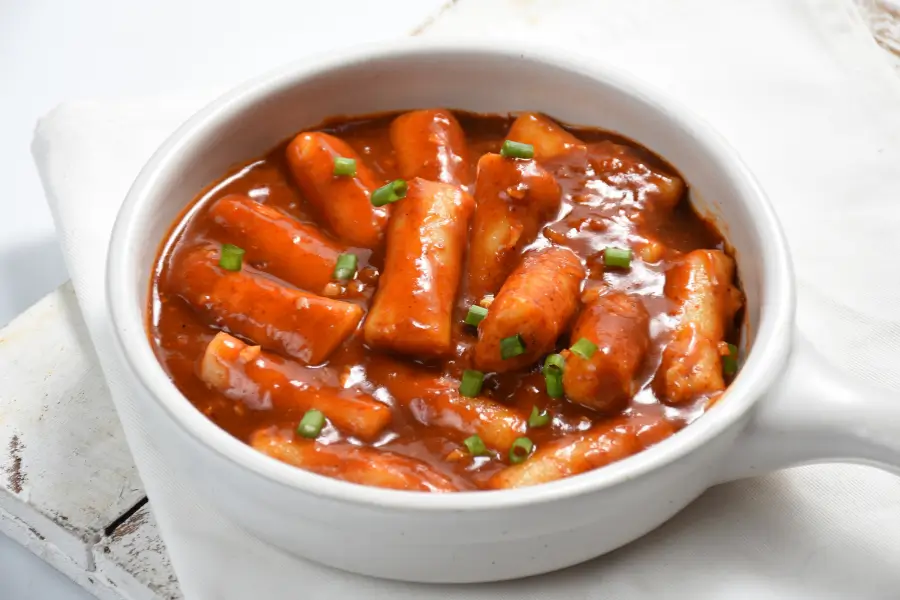 Tteokbokki – bánh gạo cay nóng